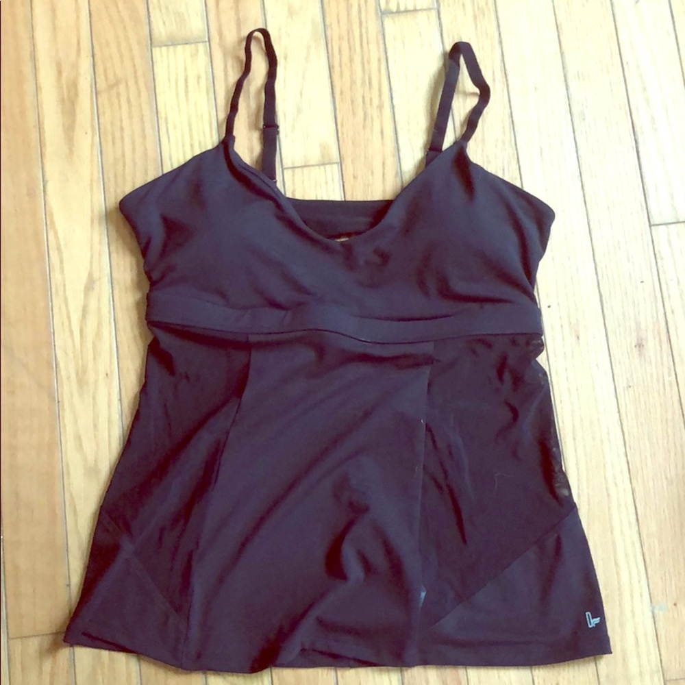 NWOT Fabletics built-in shelf bra tank. Size L
